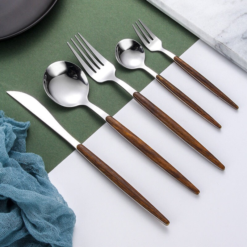 Elegant treske manual gull bestikksett for sofistikert middag | Luvikno