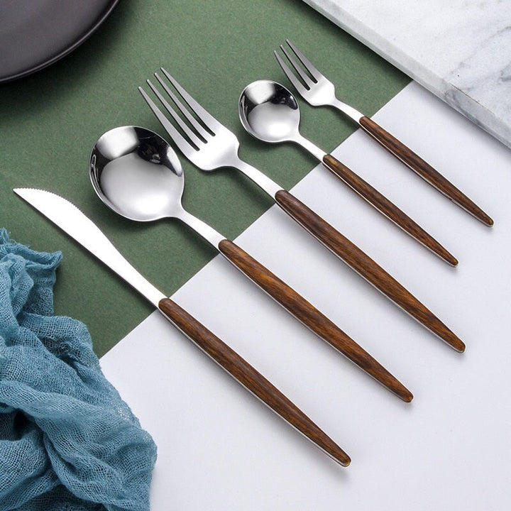 Elegant treske manual gull bestikksett for sofistikert middag | Luvikno