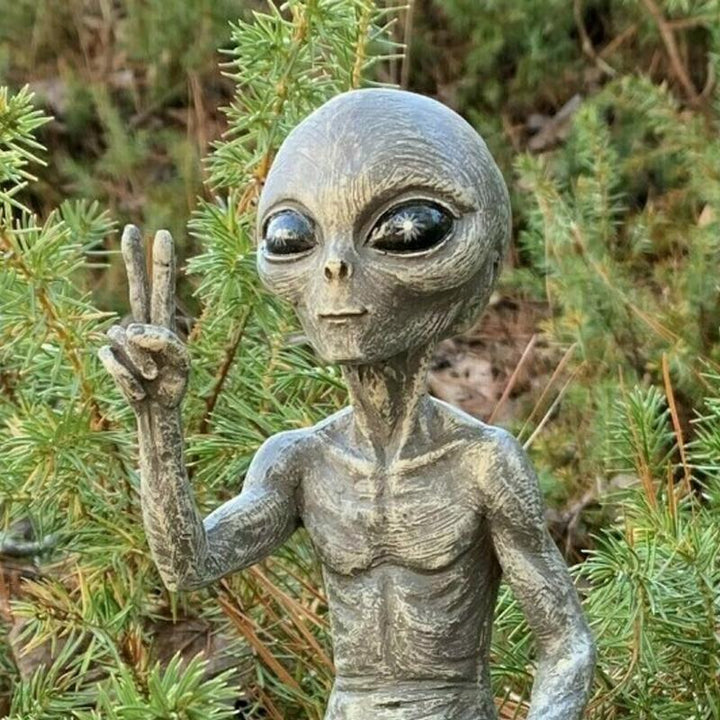 Alien Garden Statue | Luvikno