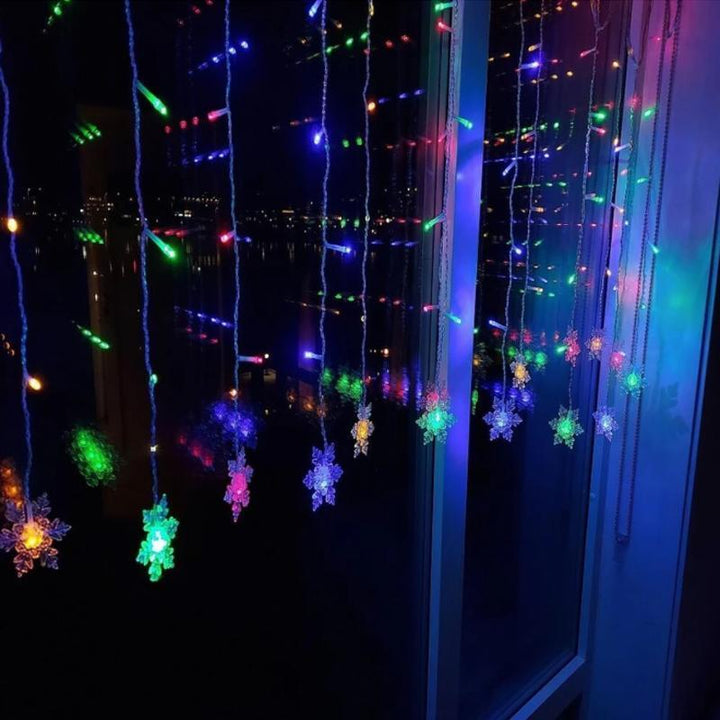 Luvikno | LED Lyskjede Gardin med Snøfnugg | IP43 Vanntett | 4.8W (220V) | 4m / 5m