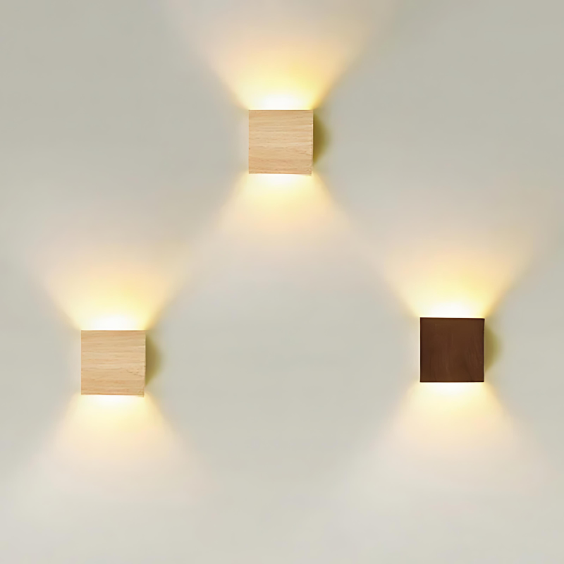 Luvikno | NordiLume | Skandinavisk firkantet trevegglampe