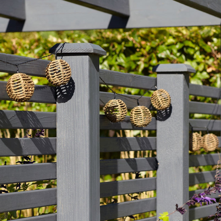 SolarGlow – Rattan Fe lys streng med magisk belysning Luvikno