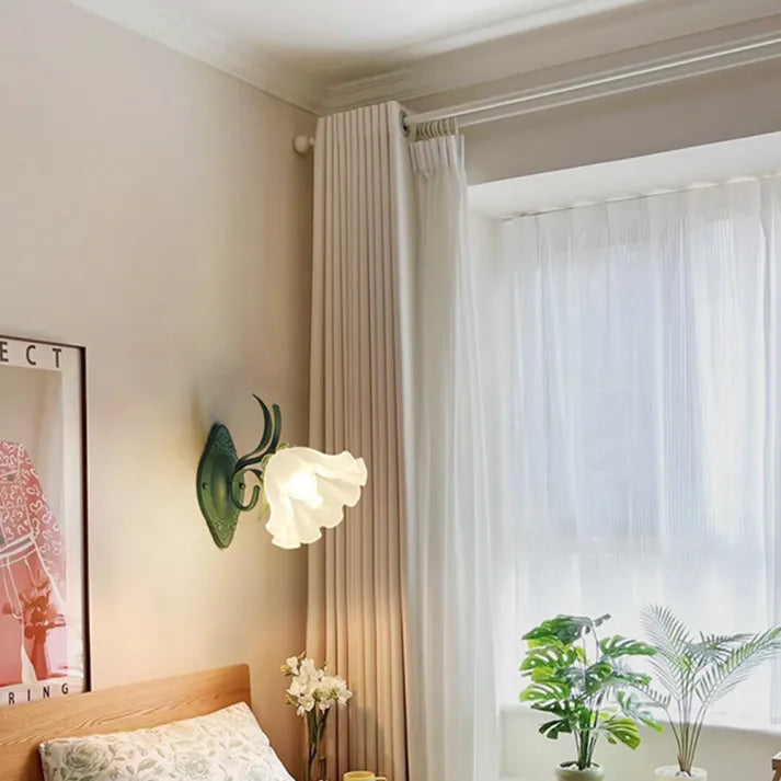 Luvikno | LilyGlow Vegglampe - Elegant naturinspirert belysning