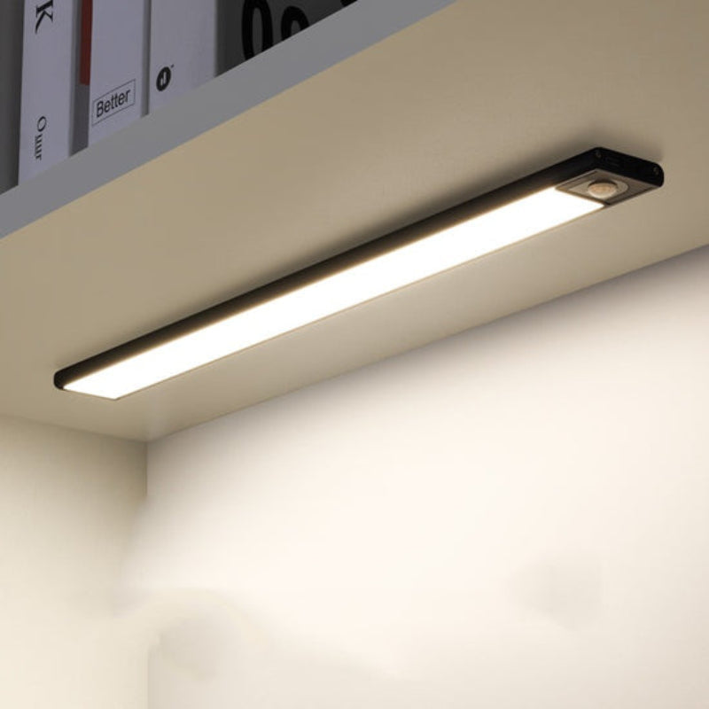 Luvikno | Ultra-Tynn LED GlowLight – USB Oppladbar Bevegelsessensor Skaplys med Magnetisk Bakside for Kjøkken, Garderobe eller Klær