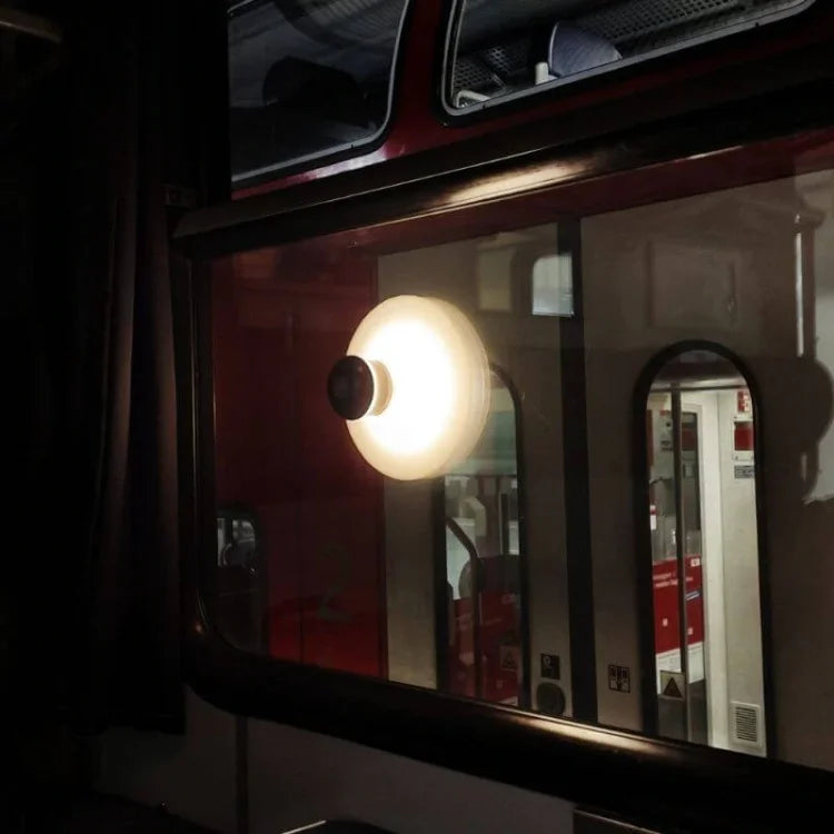 LED vegglampe med oppladbart sugefeste Luvikno