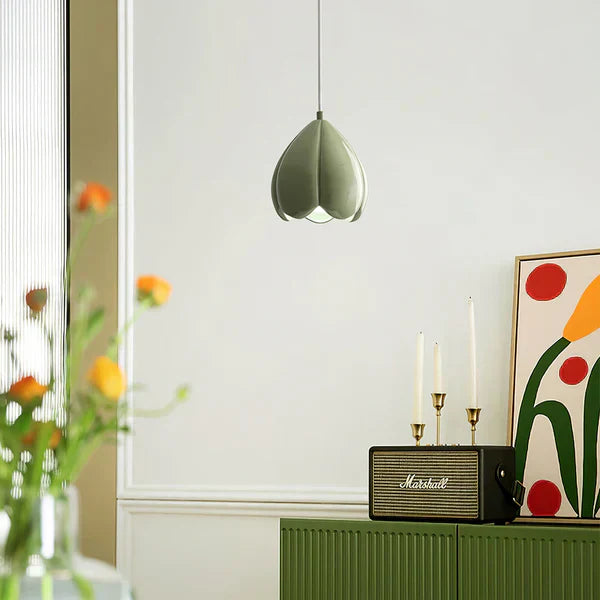 Luvikno | FlowerGlow Pendant - Elegant kremfarget pendant for varme atmosfæriske interiører