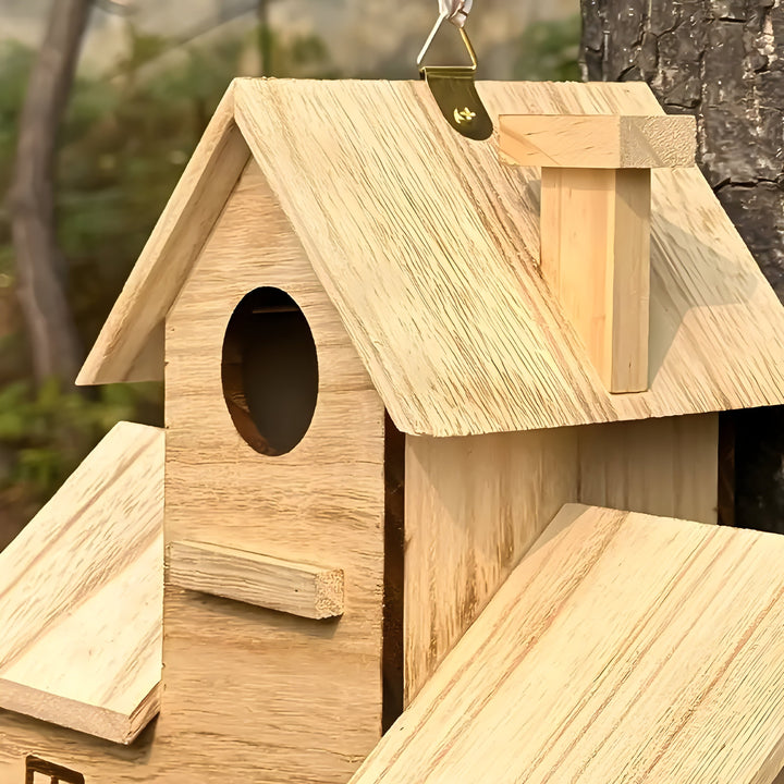 WoodlandBird Hus- Tre Hulls Hengefuglehus med 3-Hull | Luvikno