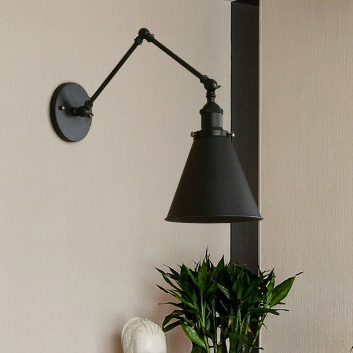 IndustrialFarm – Vegglampe i Svart/Rust med Rustikk Stil Luvikno