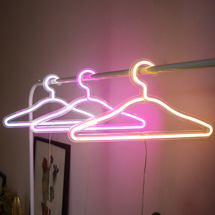 Luvikno | LightHanger LED Kleshenger – Oppladbar Belyst Henger med Luksuriøs Neonlys