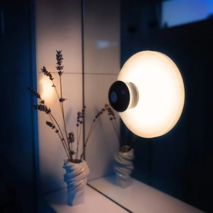 LED vegglampe med oppladbart sugefeste Luvikno