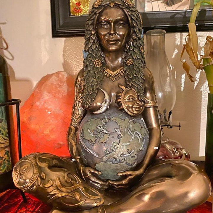 Statue av Jorden Gudinne | Luvikno
