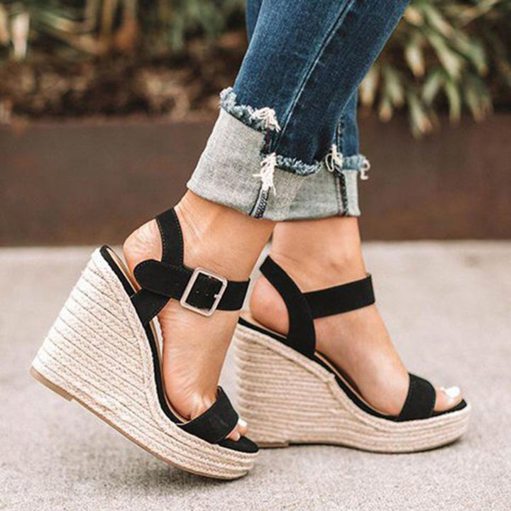 Luvik | Tyylikkäät platform-sandaalit naisille