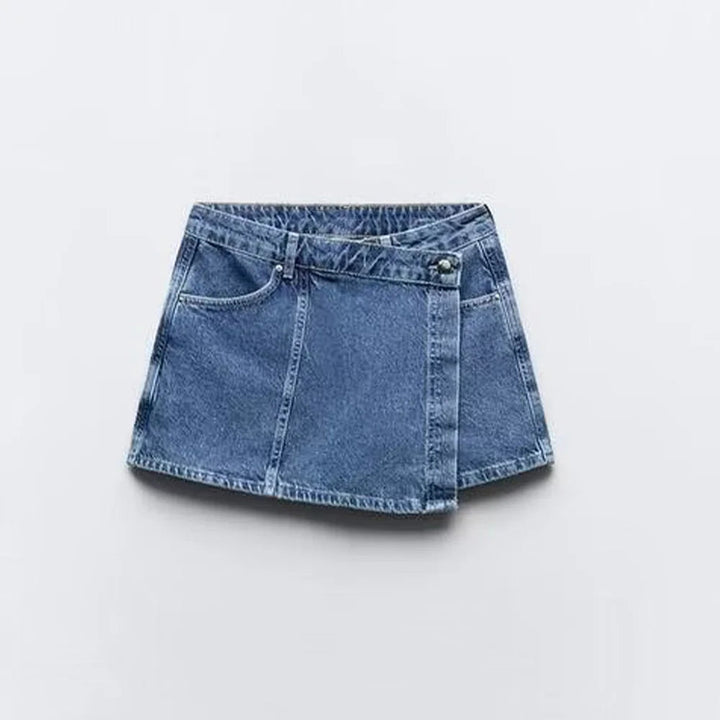 Luvik | Tyylikkäät Denim-lyhyet housut ja toppi modernilla V-kaula-aukolta