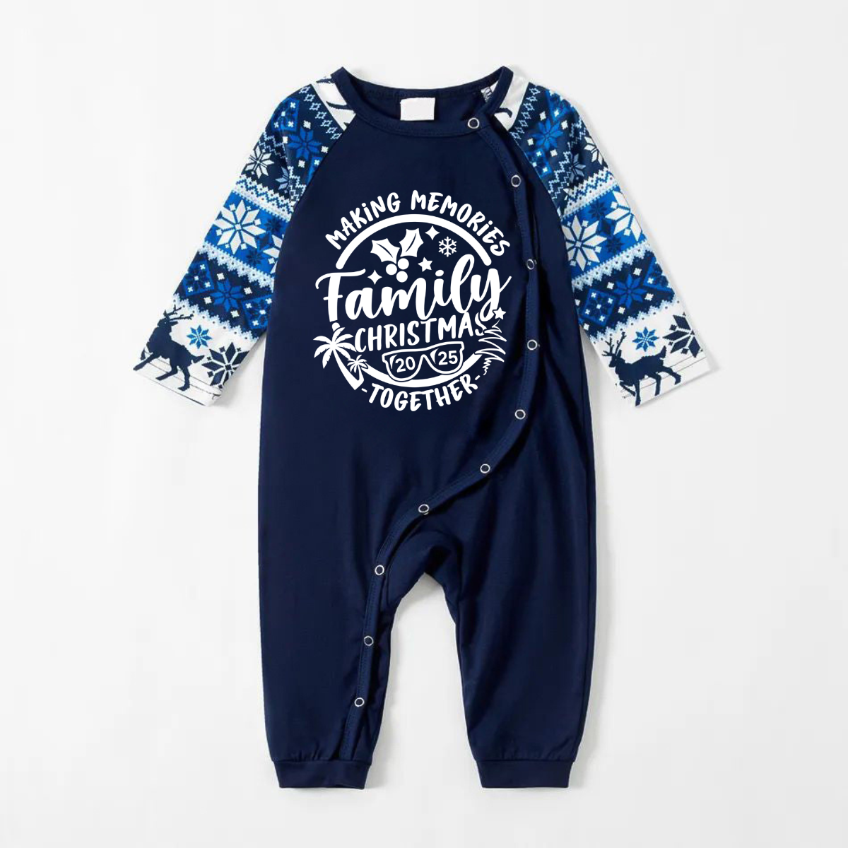 Luvik | Joulumuistot Yhdessä 2025 Printti Siniset Perhesovittuvaiset Pyjamat Koira Bandanalla