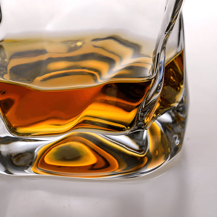 Whiskeyglass i Edo Kiriko stil – Håndskåret med unik krøll design | Luvikno