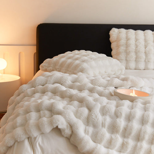 Plush falsk pels kastet for ultimate koselig varme | Luvikno