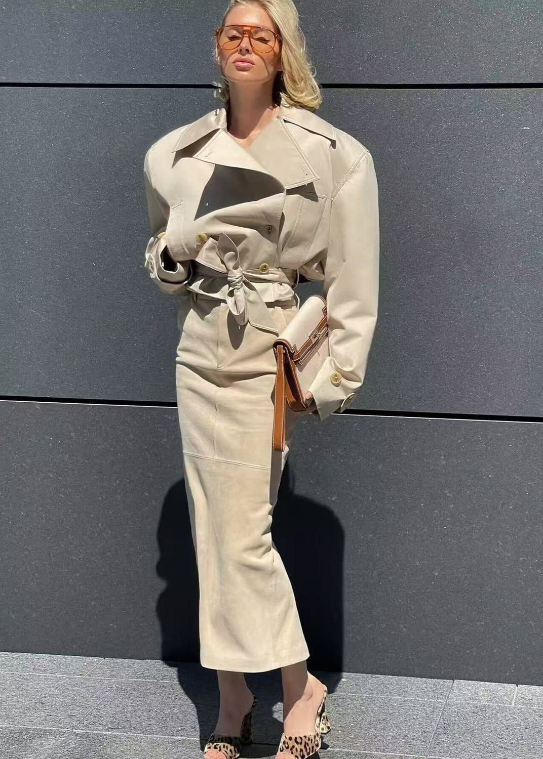 Luvik | Lyhyt vyötrench takki, jossa on ylisuuret läpät