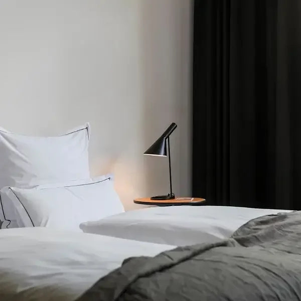 Luvikno | LumiMinimal Bord - Elegant LED Bordlampe for Moderne Interiør