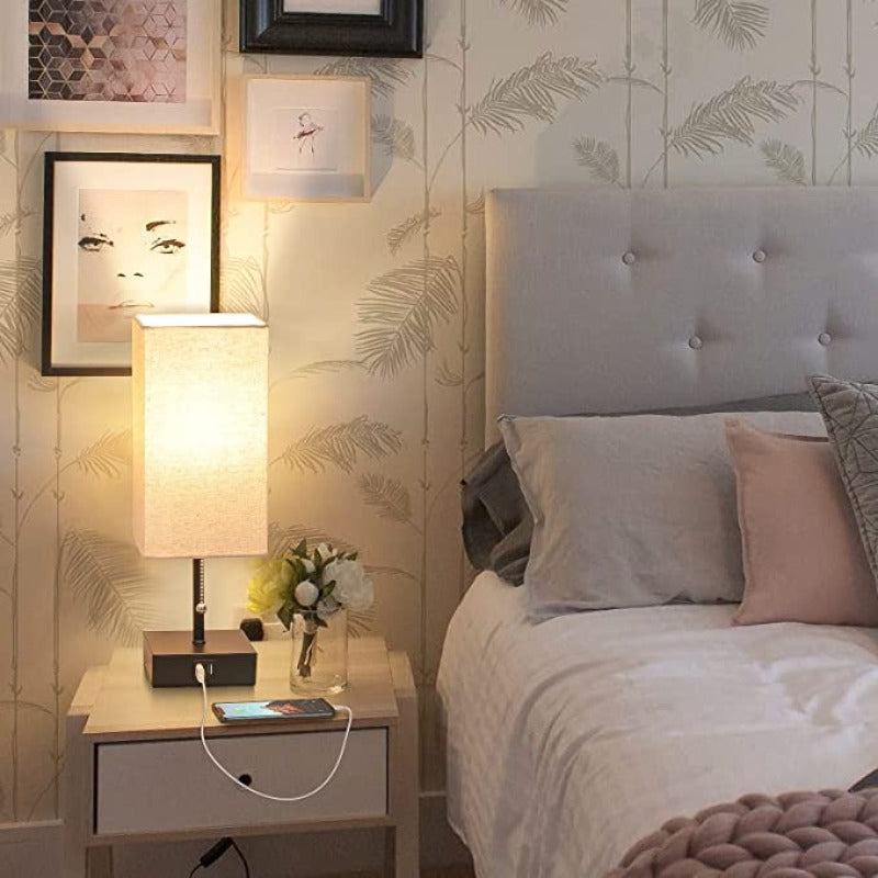 LumiCharge – Moderne Bordlampe med USB-ladeporter | Luvikno