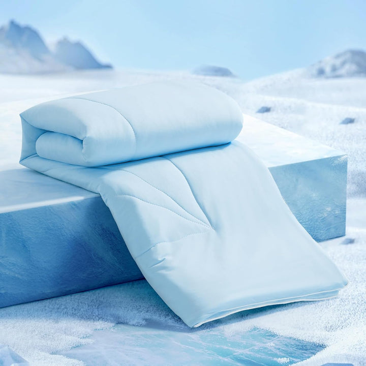 Ultra Soft Cloudy 3D Cooling Comforter  Extreme Q Max 0.5-Blå & Grå | Luvikno