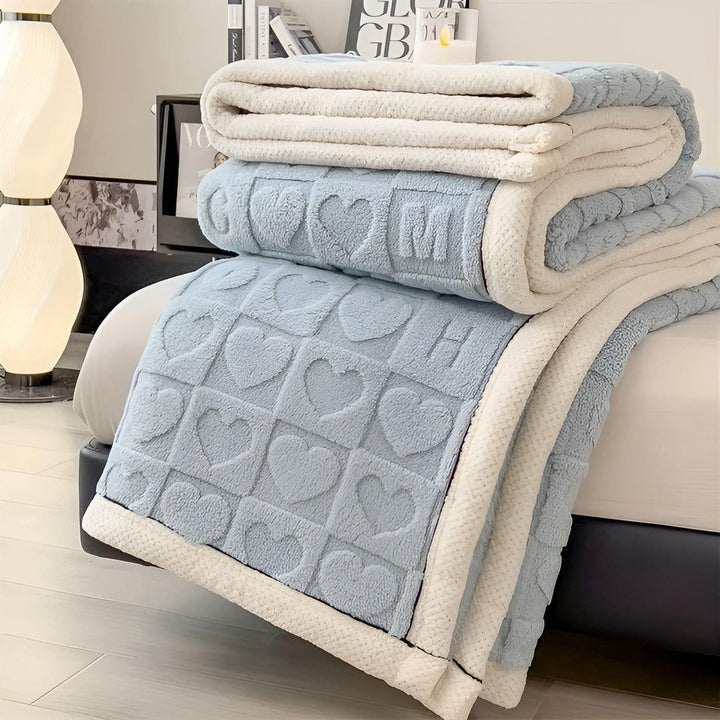 CoralDream Teppe - Varm Fleece Vinterteppe med Dobbeltsidig Hjerte- og Bokstavdesign | Luvikno