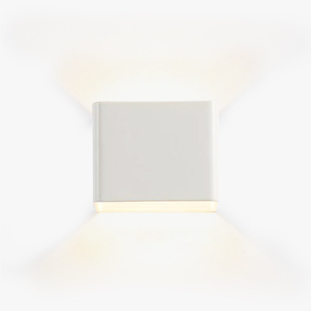 Firkantet vegglampe med unikt design Luvikno