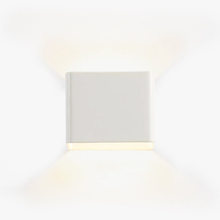 Firkantet vegglampe med unikt design Luvikno
