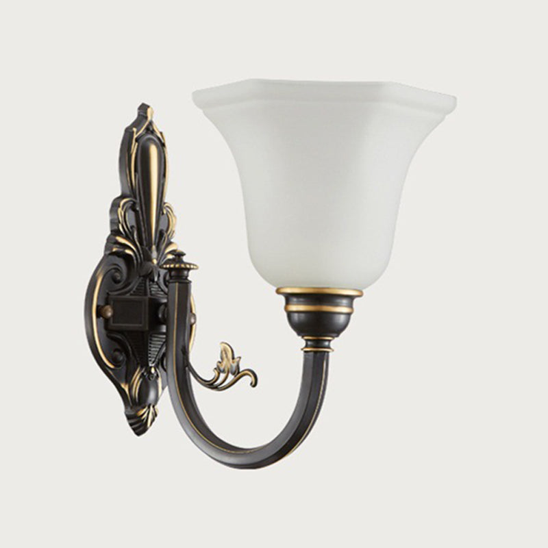 Bøyd arm korridor vegglampe tradisjonell metall 1/2-hode messing/svart og gull vegglys med bredet frostet glasskjerm | Luvikno