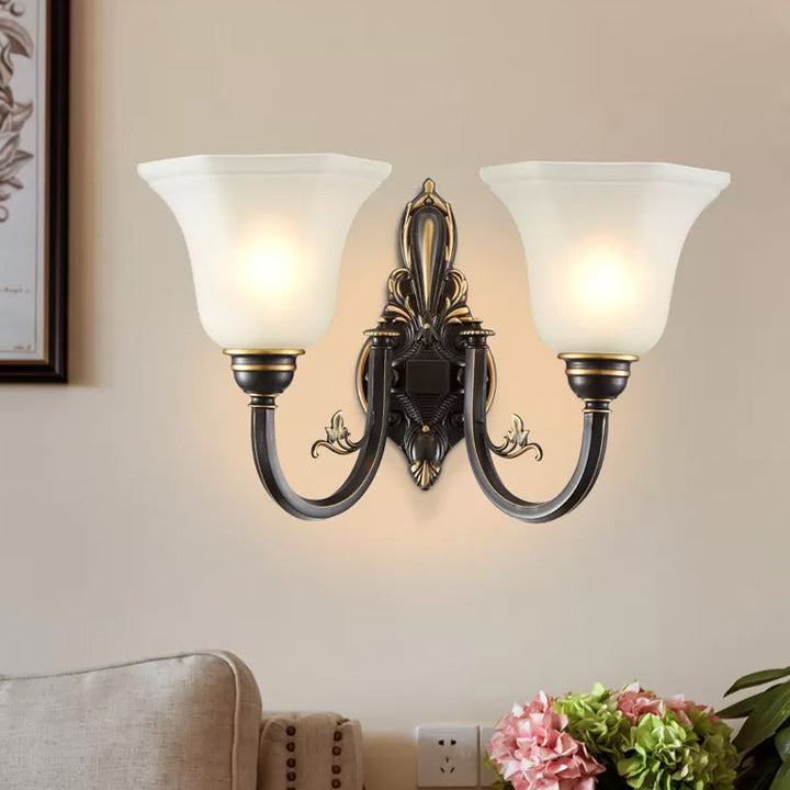 Bøyd arm korridor vegglampe tradisjonell metall 1/2-hode messing/svart og gull vegglys med bredet frostet glasskjerm | Luvikno