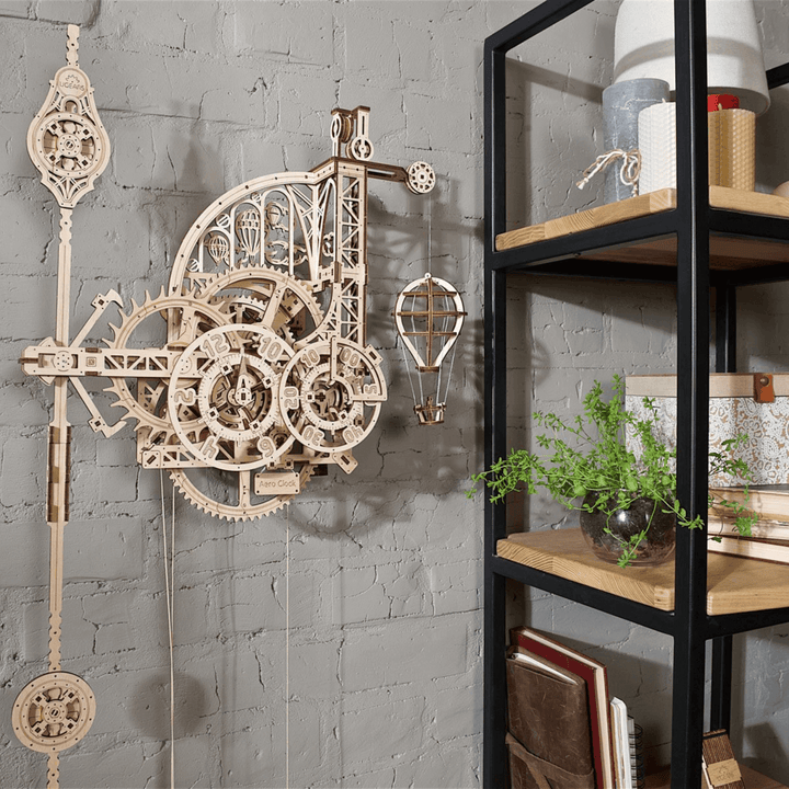 Aero Veggklokke med Pendulum Luvikno