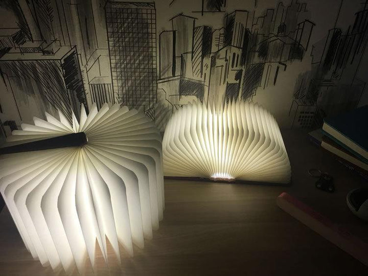 Luvikno | BookGlow LED Boklys - Stilfull belysning med en kreativ vri