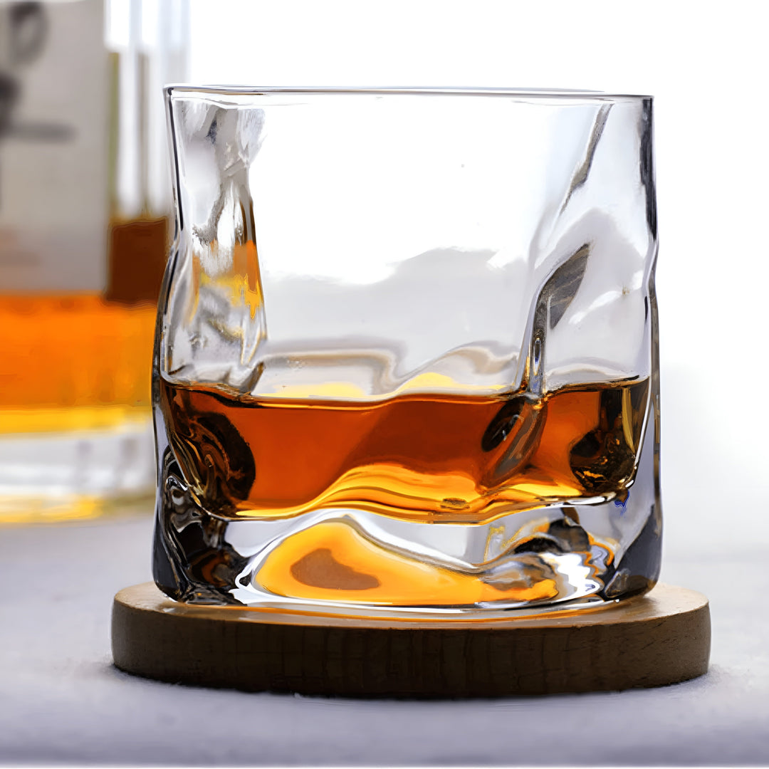 Whiskeyglass i Edo Kiriko stil – Håndskåret med unik krøll design | Luvikno