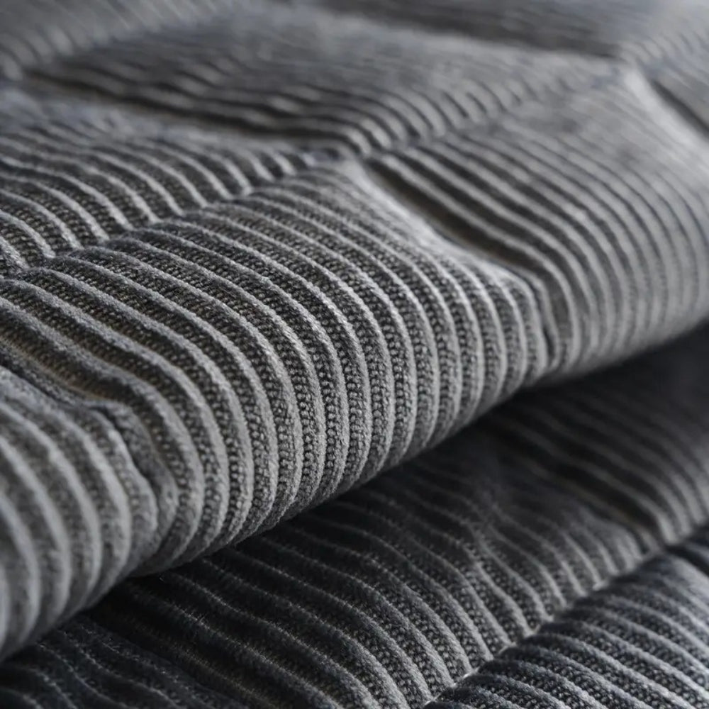 LuxeShield Quiltmatte — Transformér sofaen din til en feilfri oase av komfort og beskyttelse | Luvikno