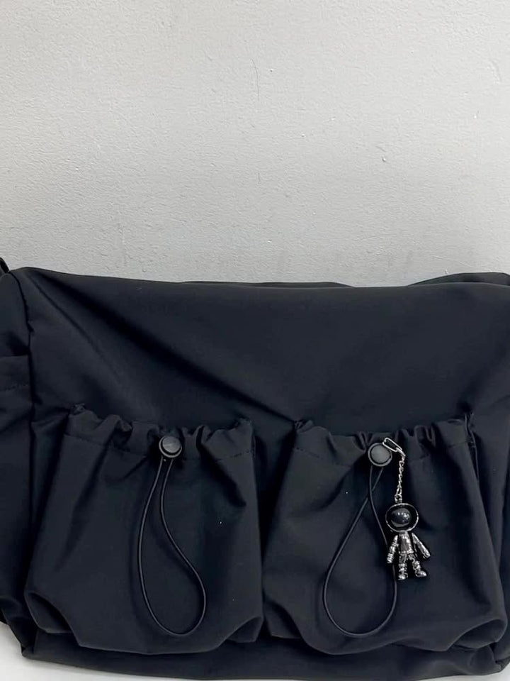 UrbanLiner Nylon Budveske – Svart Skulderbag med Glidelås for Daglig Bruk | Luvikno
