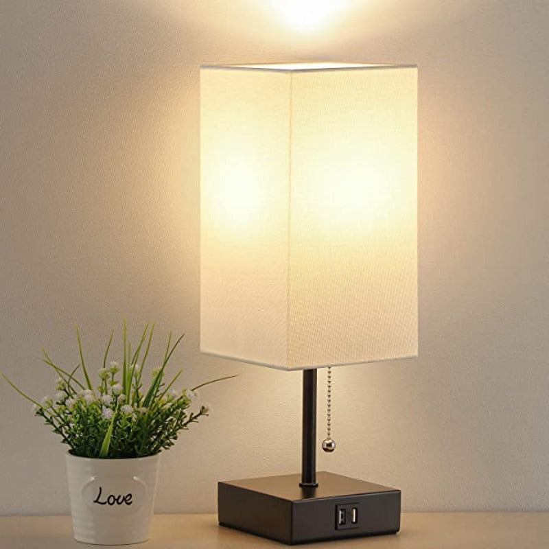 LumiCharge – Moderne Bordlampe med USB-ladeporter | Luvikno