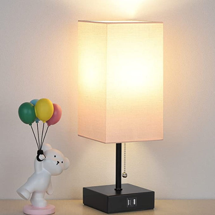 LumiCharge – Moderne Bordlampe med USB-ladeporter | Luvikno