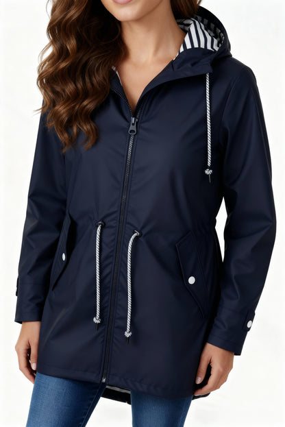 Vedenpitävä takki hupulla