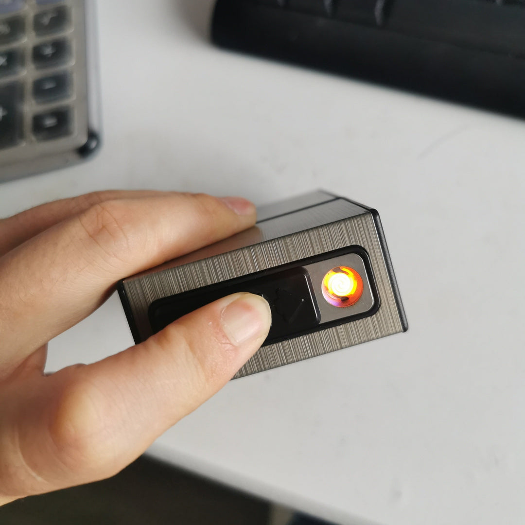 Luvikno | 2-i-1 USB oppladbar lighter og sigarettetui - Stilig herre 20-sigarett holder, fuktighetsbestandig og slitesterk