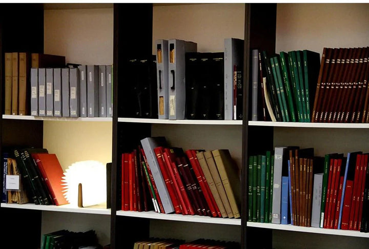 Luvikno | BookGlow LED Boklys - Stilfull belysning med en kreativ vri