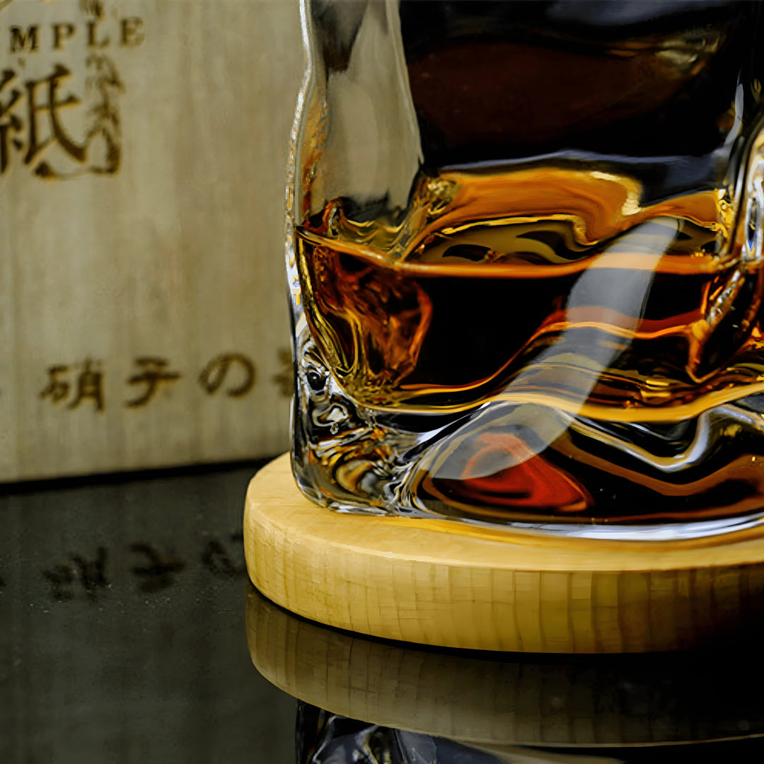Whiskeyglass i Edo Kiriko stil – Håndskåret med unik krøll design | Luvikno