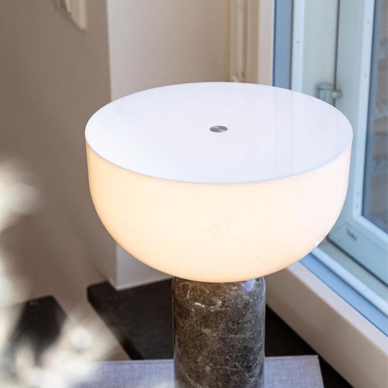 Luvikno | MarbleLuxe Lamp - Luksuriøs Marmor Bordlampe med Gyldne Akenter