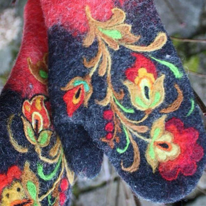 Håndvarmer med juleblomst broderi | Luvikno