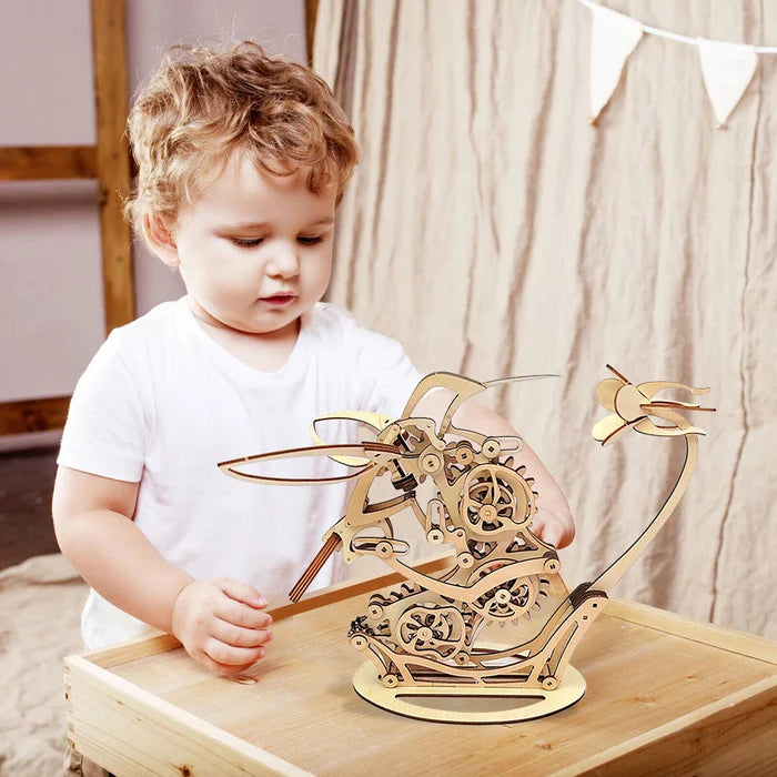 Kinetisk Kolibri Skulptur laget av Tre | Luvikno