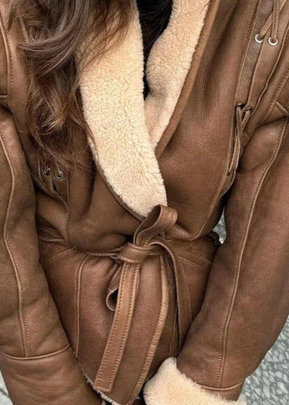 Luvik | Buckskin Kääntötakki, jossa on turkisreunus