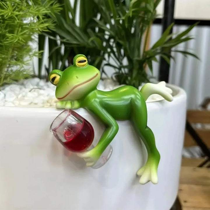 Tipsy Frog Pot Hanger | Luvikno