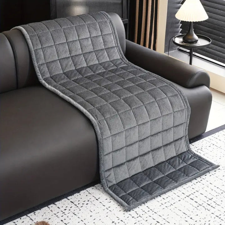 LuxeShield Quiltmatte — Transformér sofaen din til en feilfri oase av komfort og beskyttelse | Luvikno