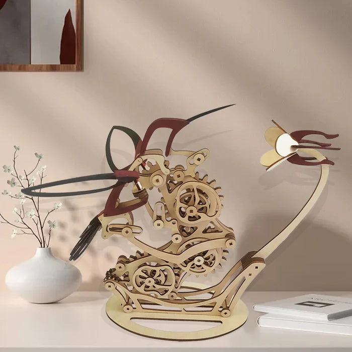 Kinetisk Kolibri Skulptur laget av Tre | Luvikno
