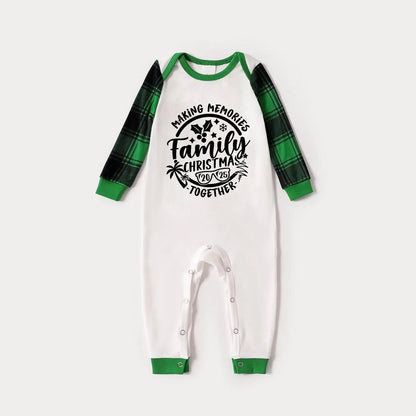 Luvik | Christmas Memories Together 2025 Print Vihreä Rotator Cuff -paita vihreillä ja mustilla ruudullisilla perhesovitettavilla pyjamilla koiralle