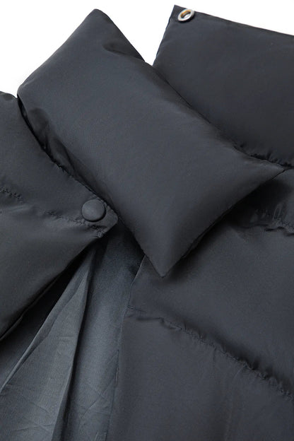 Luvik | Musta pystykaulus leikkauksella varustettu puffertakki