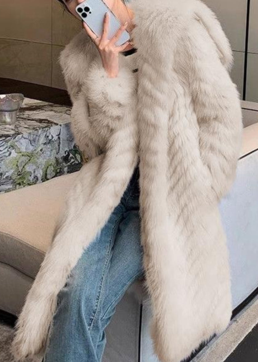 Luvik | Nahkaviitta ja turkki taskuilla ja aprikoosinvärisellä kauluksella